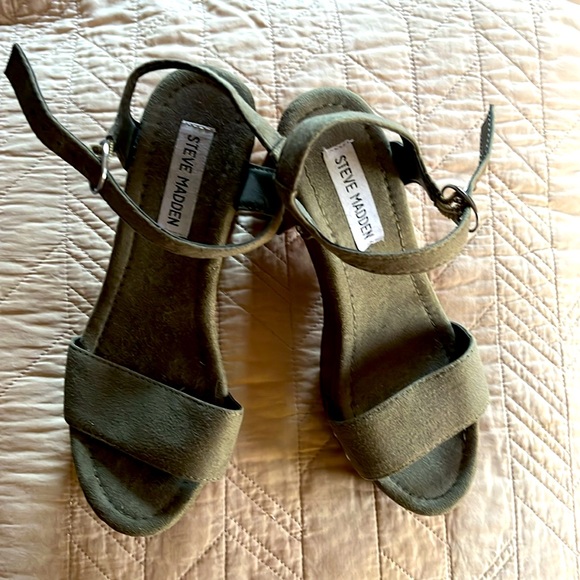Steve Madden platform heels/sandals army green and brown - Picture 2 of 3